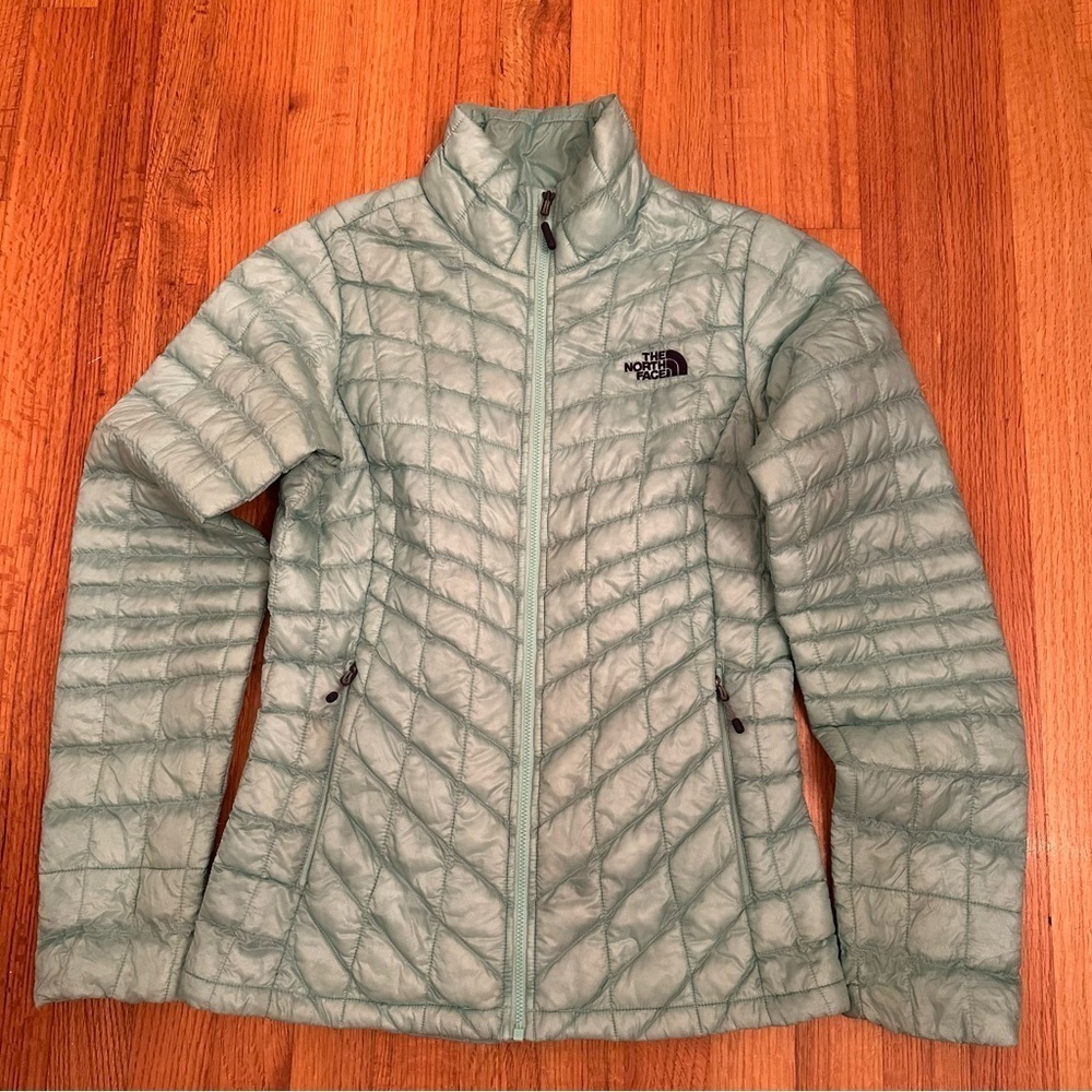 The North Face Women's ThermoBall Full Zip jacket in a light green Size XS